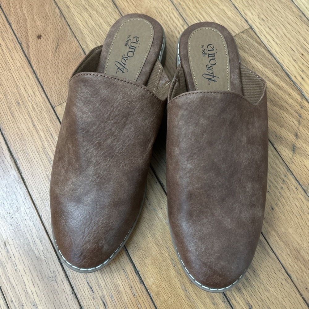 NEW Euro Soft By Sofft 6.5M Brown Faux Leather Shoes Slip On Winona Flat Heel